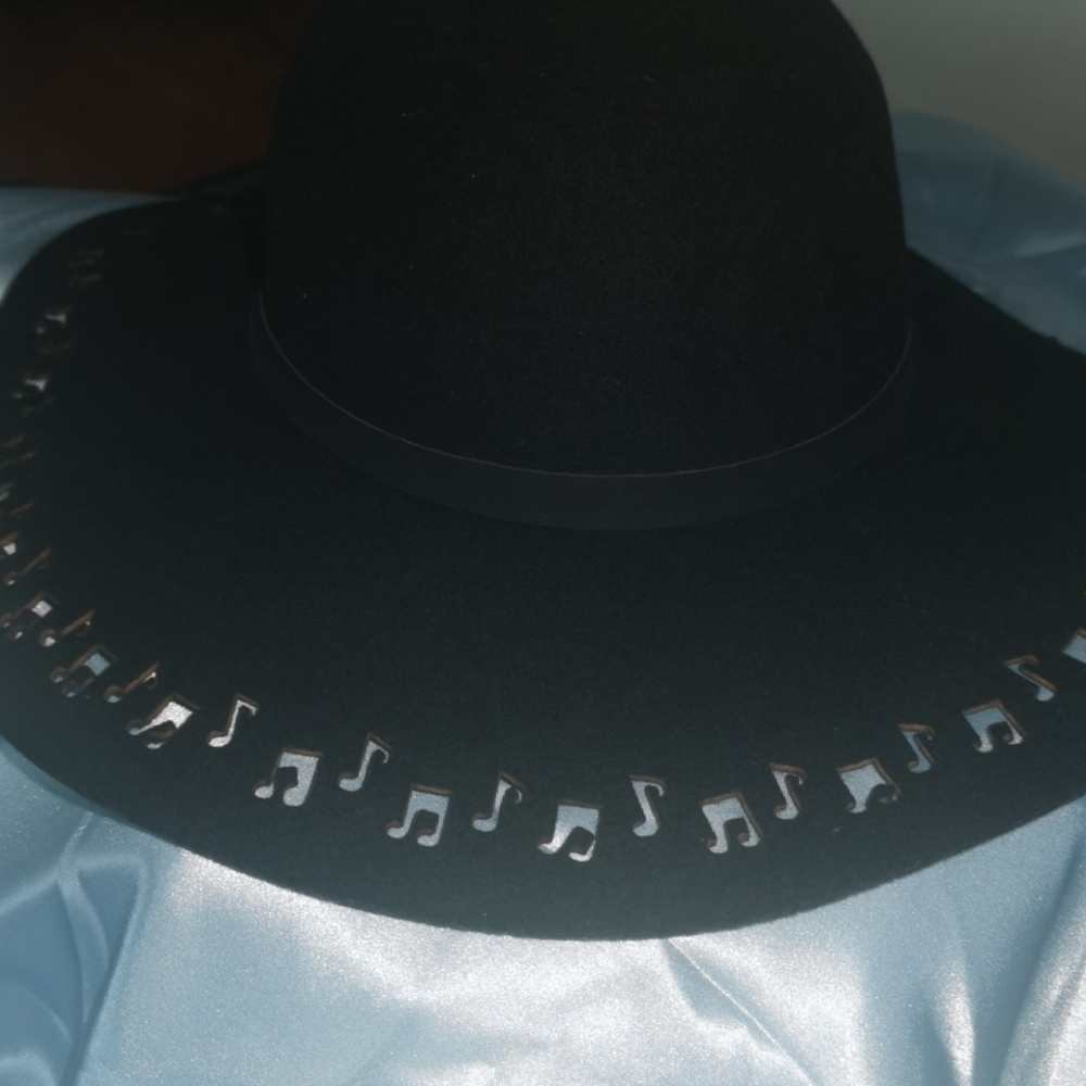 Hat - Picture 2 of 3